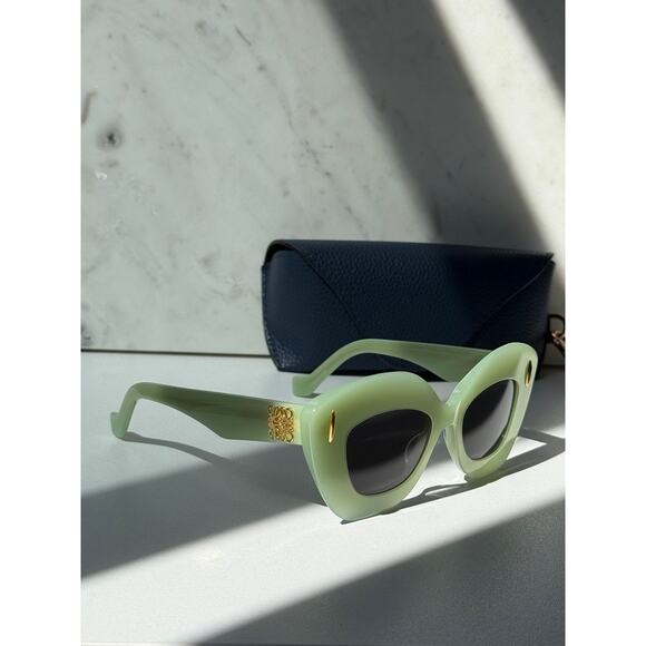 NEW Loewe LW40127I Anagram Thick Sunglasses in Green main image 8